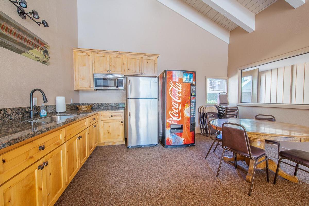Fully Renovated! St Anton #17 Ski In Ski Out 1 Bedroom 1 Bathroom Condo! Sleeps Up To 4! Mammoth Lakes Luaran gambar